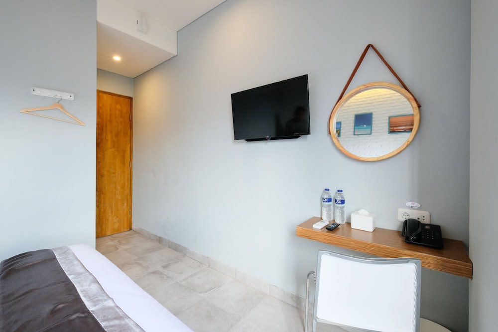 Lopi Hotel 7/36
