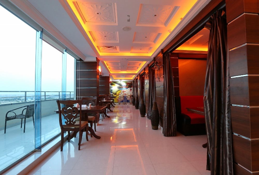فندق كراون تاور(Crown Tower Hotel) 38/47