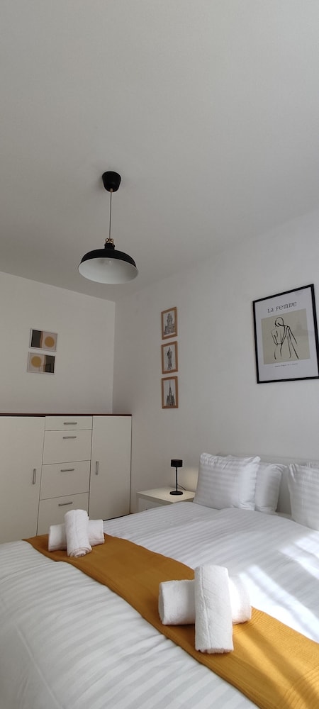 1 Bedroom, Balcony