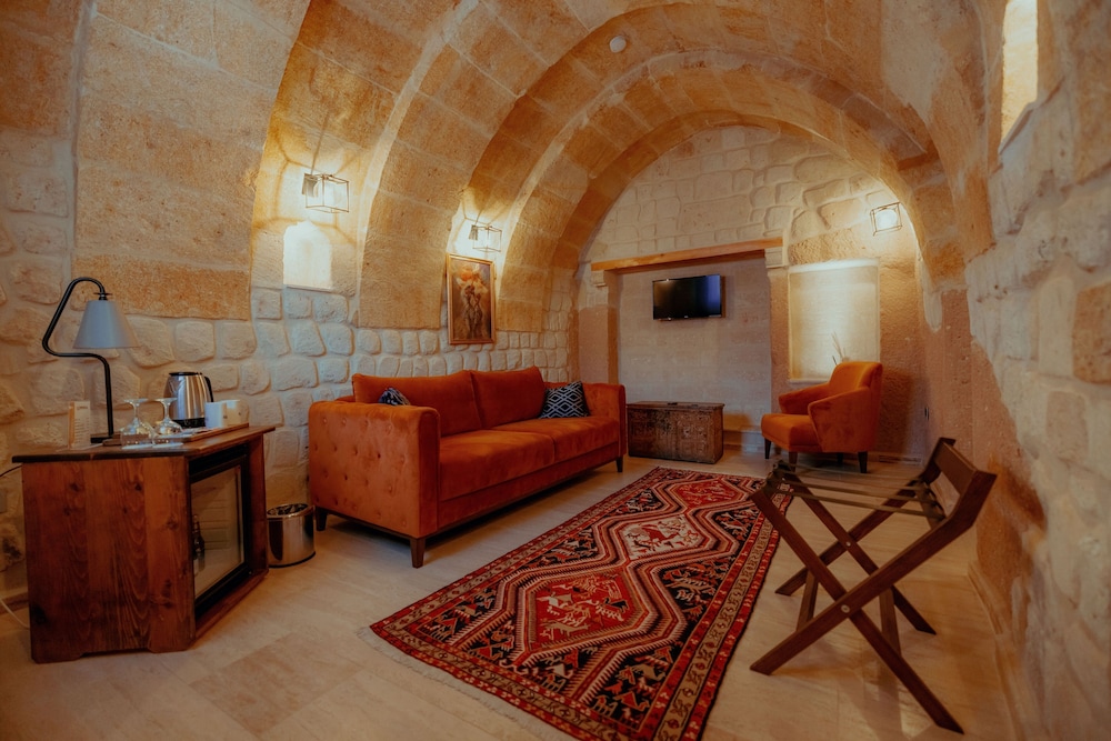 Misty Cave Hotel 30/50