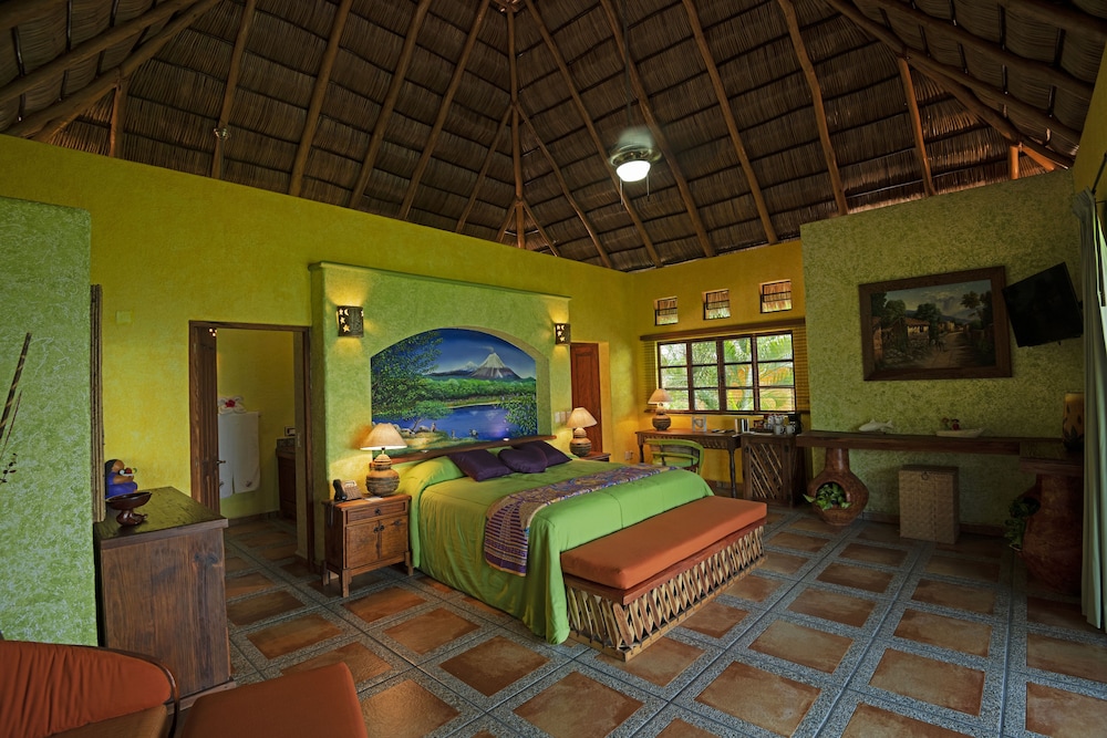 El Corazon Resort 9/48