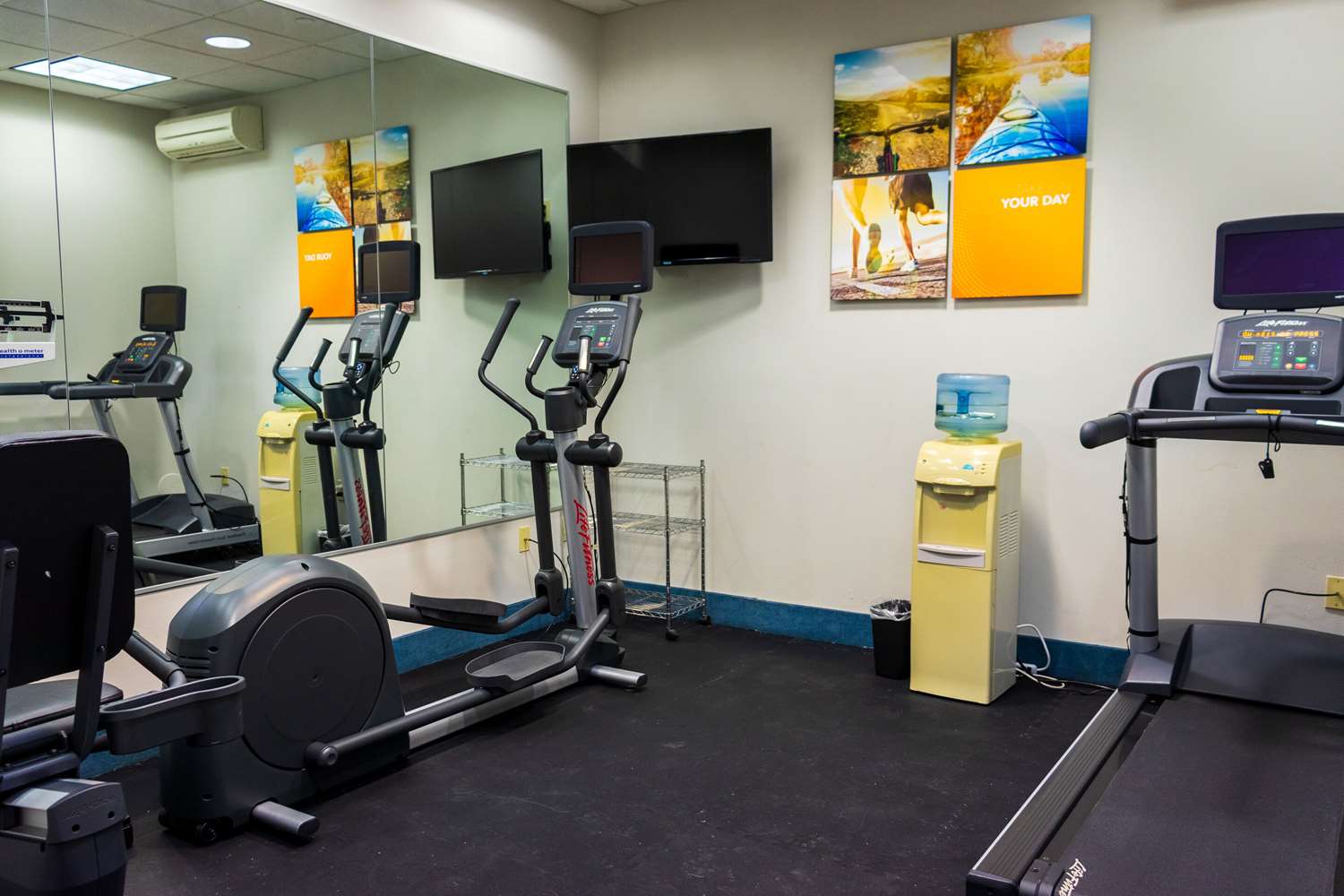 Comfort Inn & Suites Plainville-Foxboro 15/39