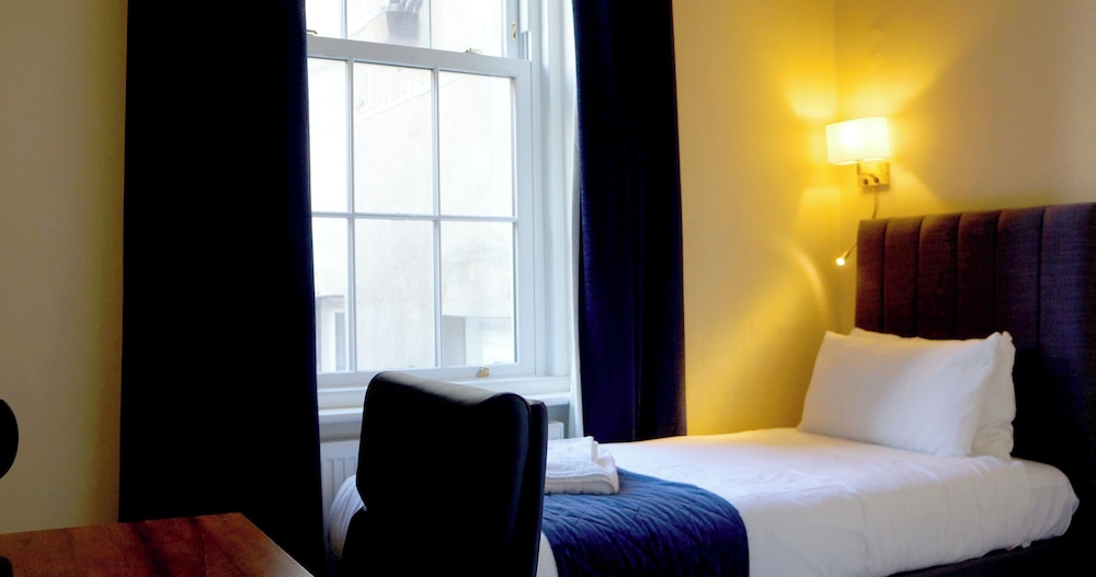 The Pier Hotel 16/80
