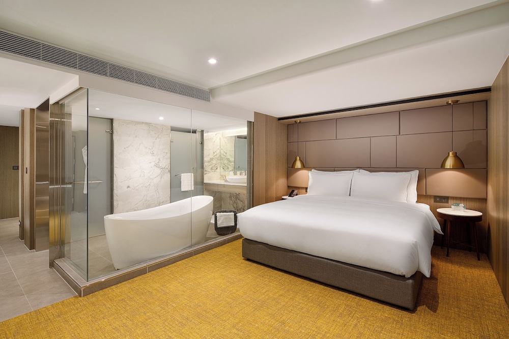 DELUXE, SUITE, DOUBLE BED