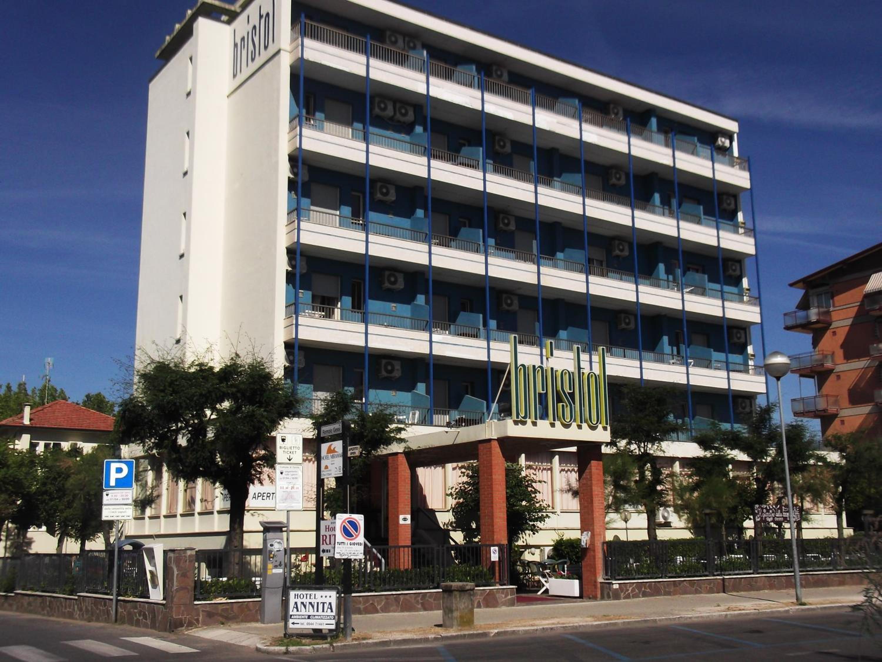 Bristol Hotel 7/55