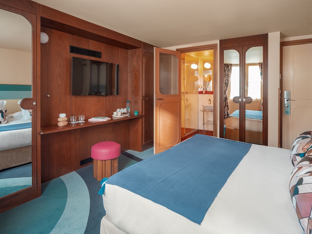SUPERIOR, DOUBLE OR TWIN BED