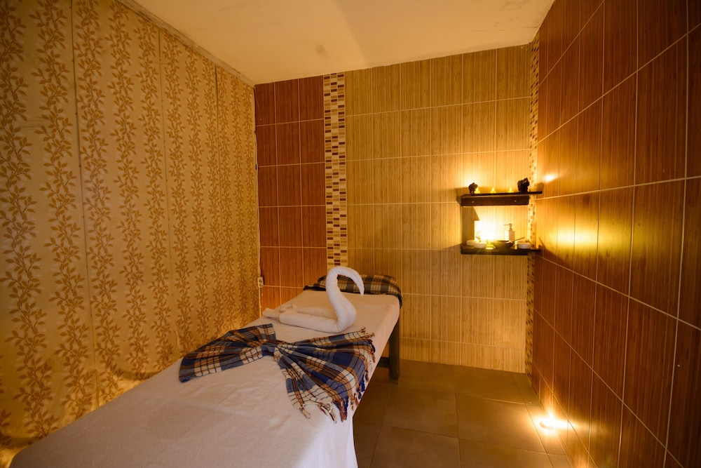 Tiana Beach Resort 64/94