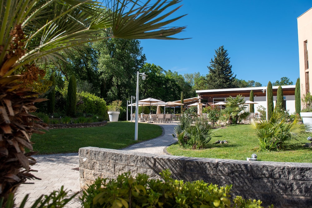 Hotel Novotel Aix En Provence Pont De L'arc Fenouilleres 74/76