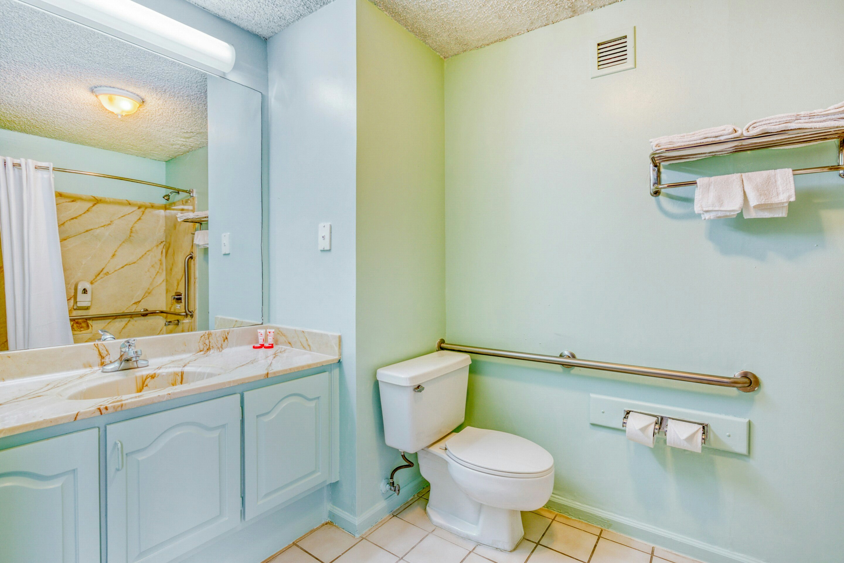 OYO Townhouse Tulsa Woodland Hills 29/30