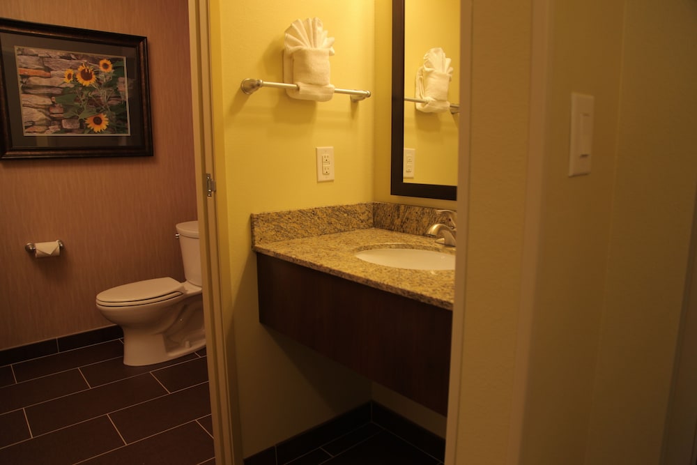Little Missouri Inn and Suites New Town 31/32