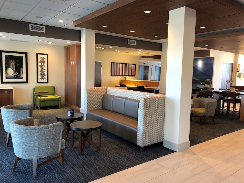 Holiday Inn Express Suites Springfield North 40/60