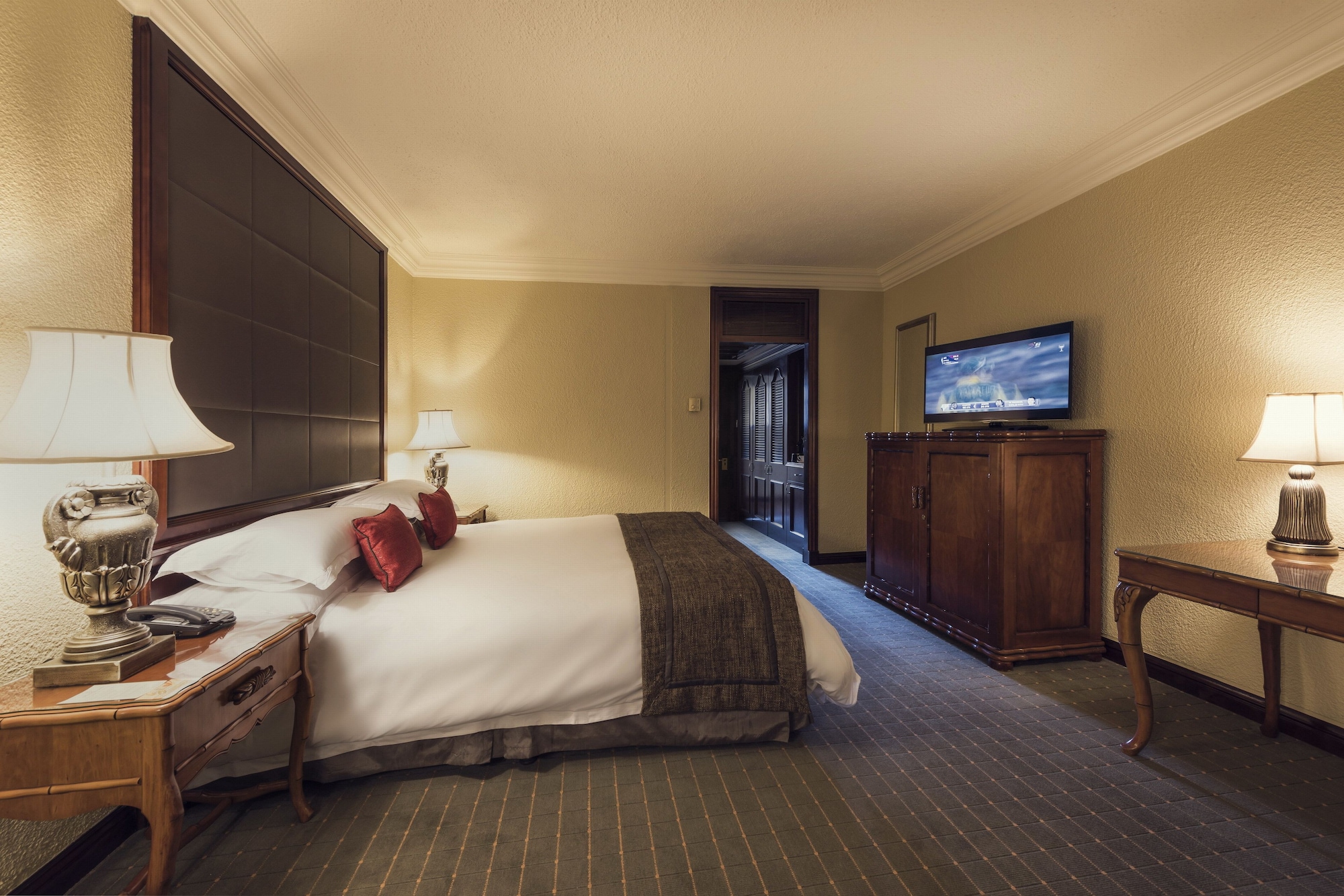 غرفة فاخرة بسريرين منفصلين، The Cascades Hotel At Sun City Resort 2/6