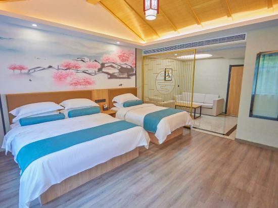 Deluxe, Family, 1 Queen and 1 Single Bed, GREENTREE INN HUANGSHAN TANGKOU TOWN SCENIC SPOT SOUTH GATE TRANSFER CENTER HOTEL 2/2