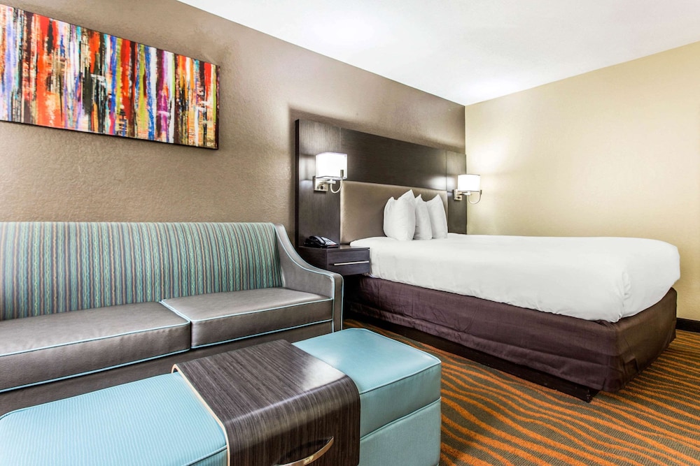 SUITE, QUEEN BED, ACCESSIBLE