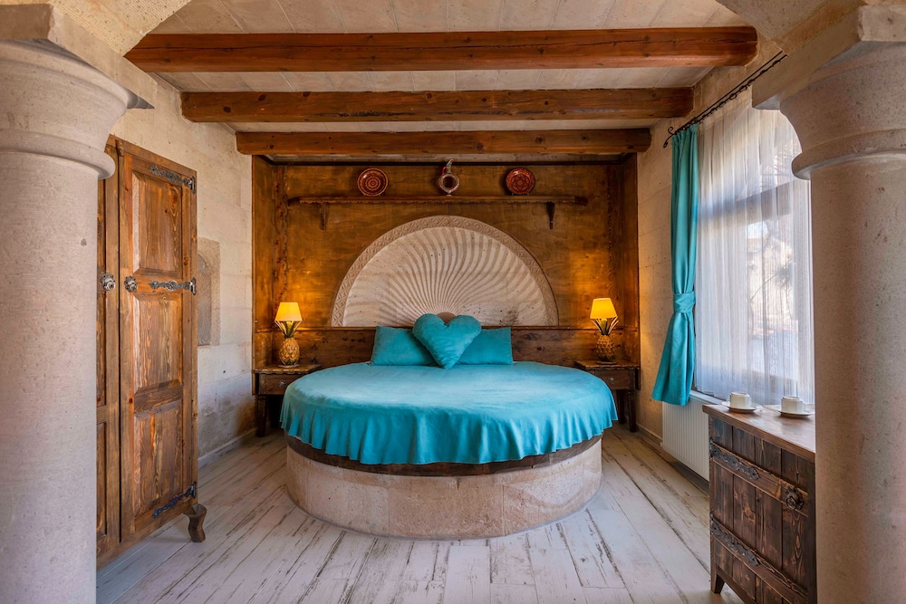 Maron Stone House 6/50