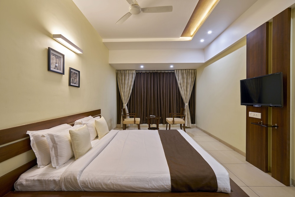 Hotel 3 Leaves Kolhapur 9/30