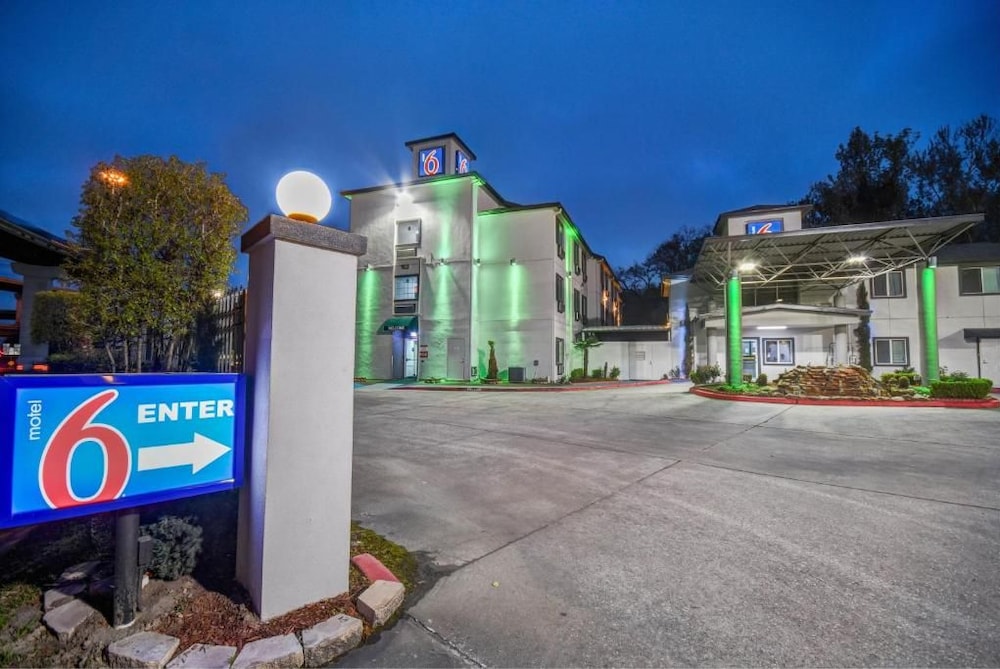 Motel6 Humble, TX - Houston International Airport 55/59