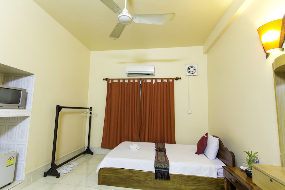 Bou Savy Guesthouse 27/68