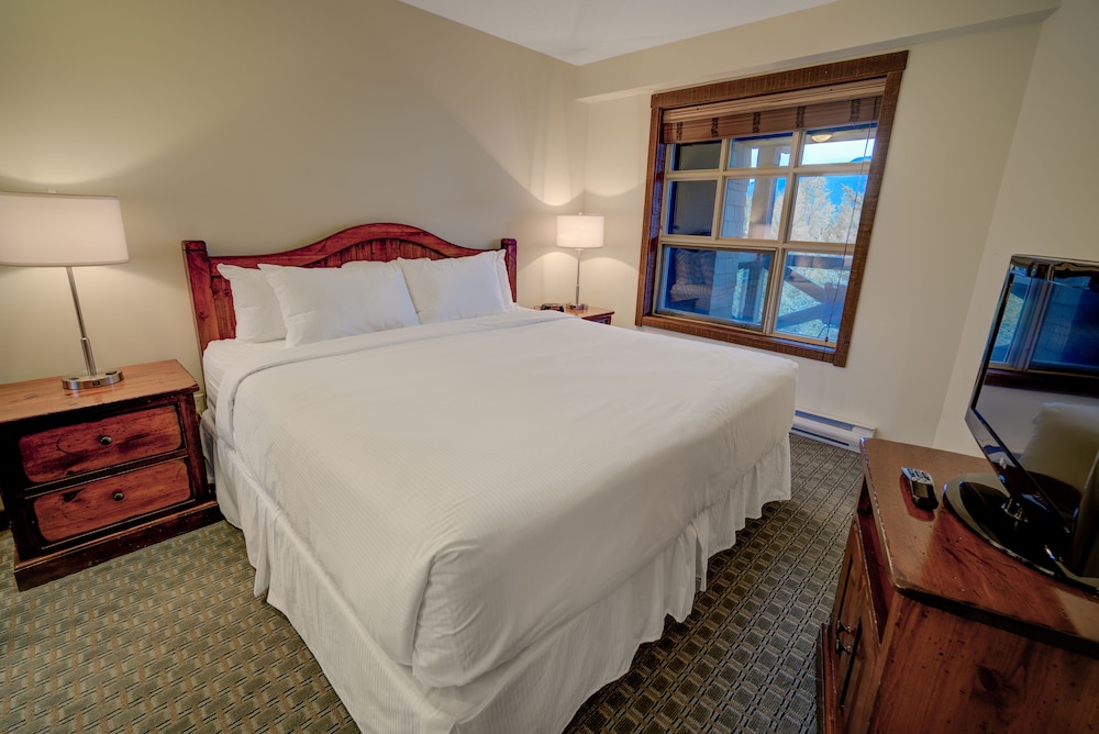 Blackcomb Springs Suites by CLIQUE 24/70