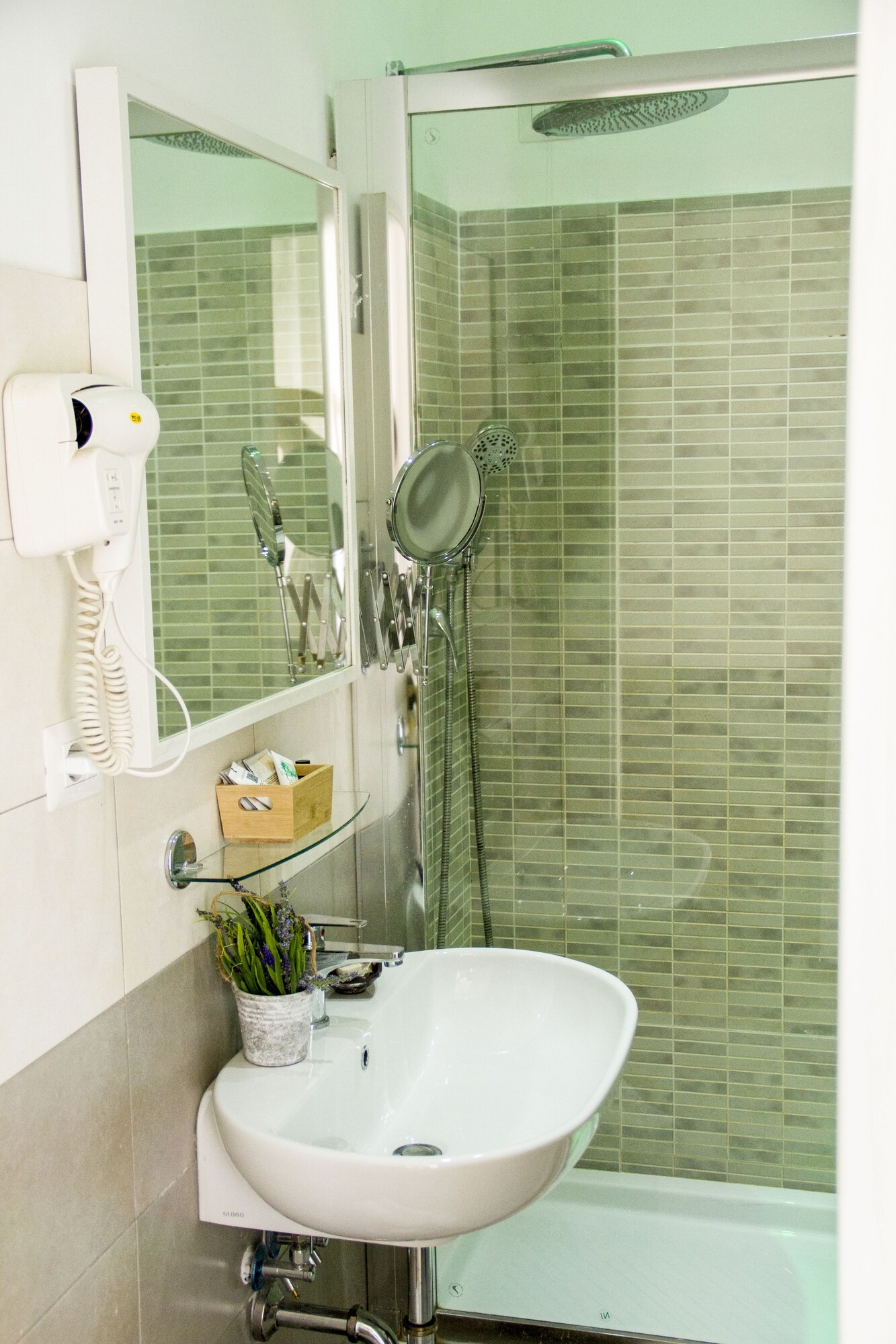Room, Double Bed, External Bathroom، Marta Inn (ex Da Marta and Alida all Esquilino) 2/3