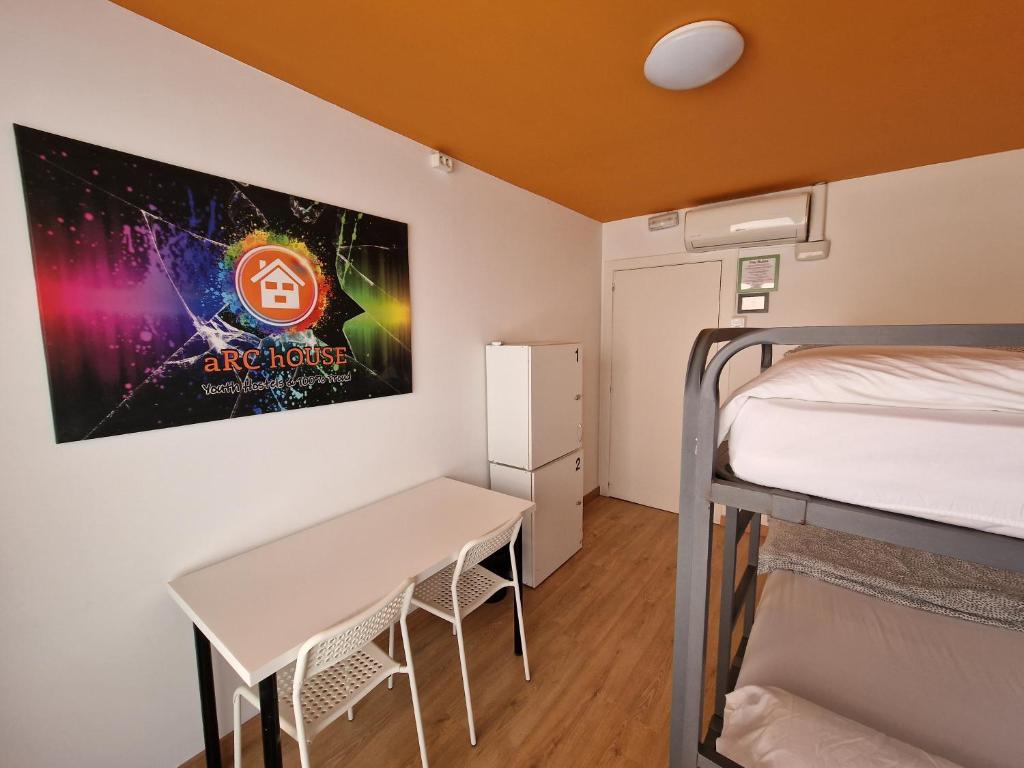 Arc House Hostel 10/18