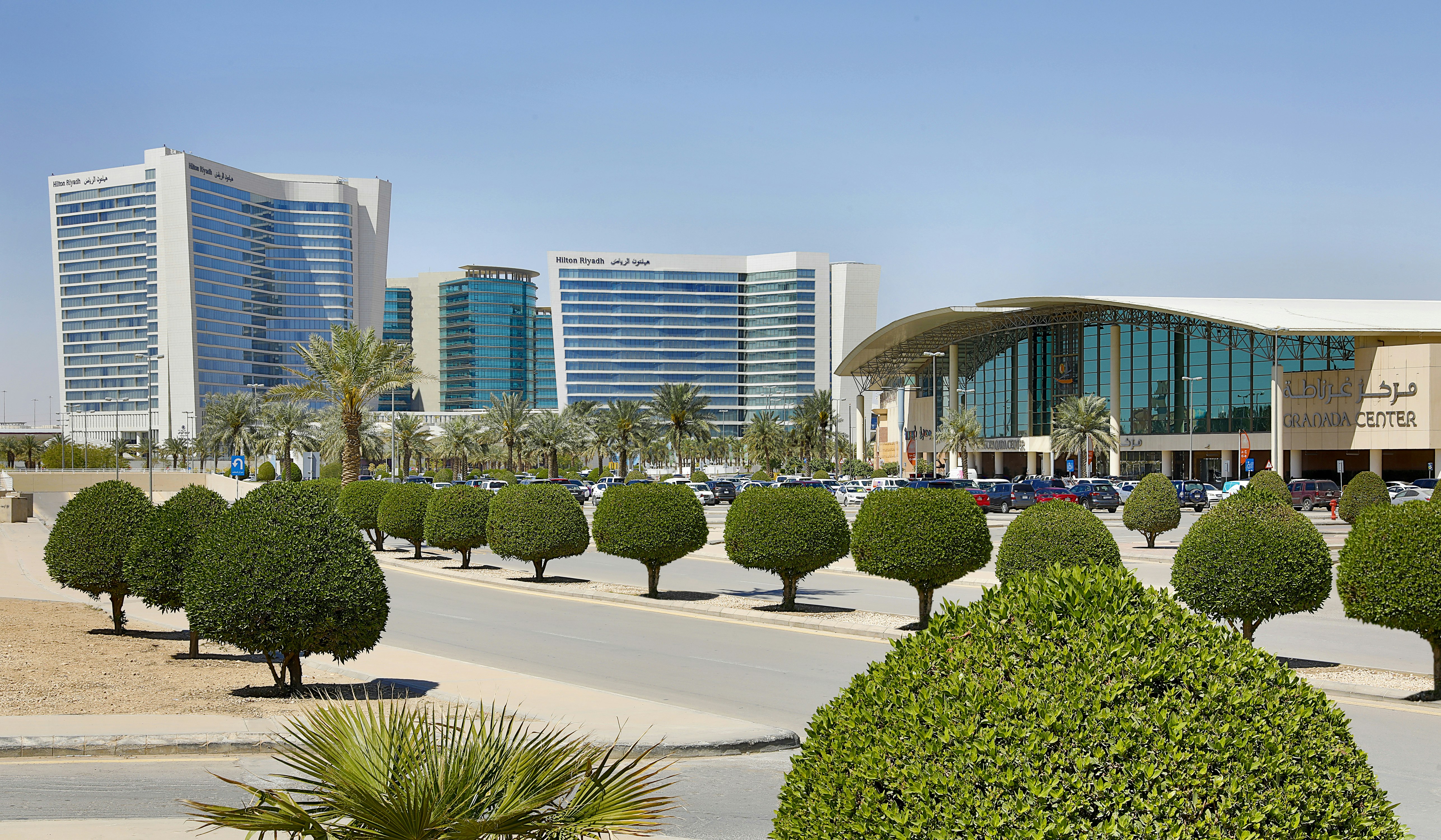 فندق هيلتون الرياض والشقق الفندقيه(Hilton Riyadh Hotel & Residences) 81/82