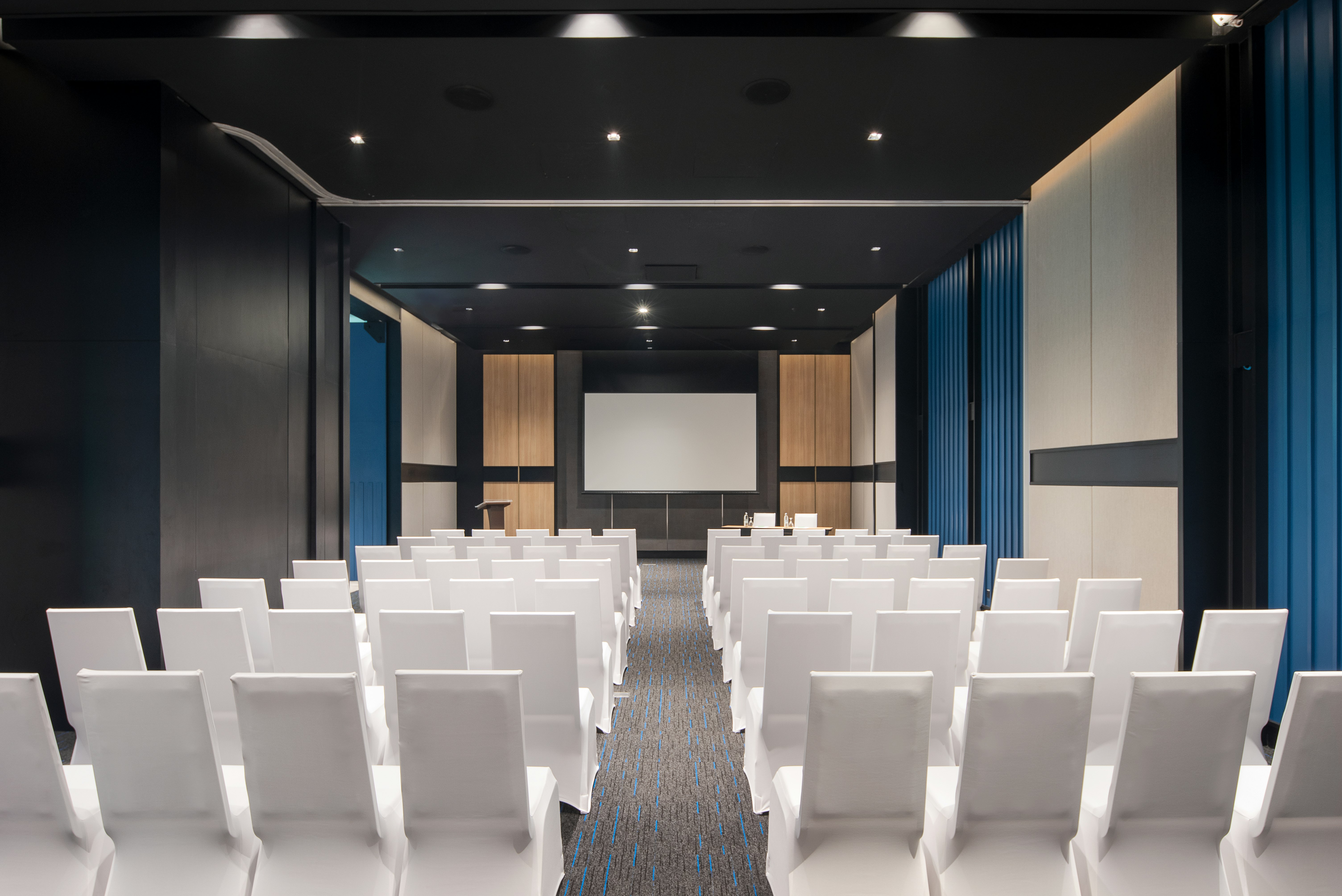 Holiday Inn Suites Siracha Laemchabang 65/78