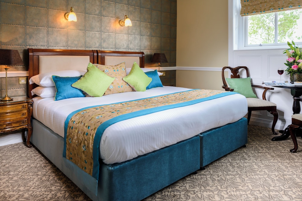 LUXURY, KING BED