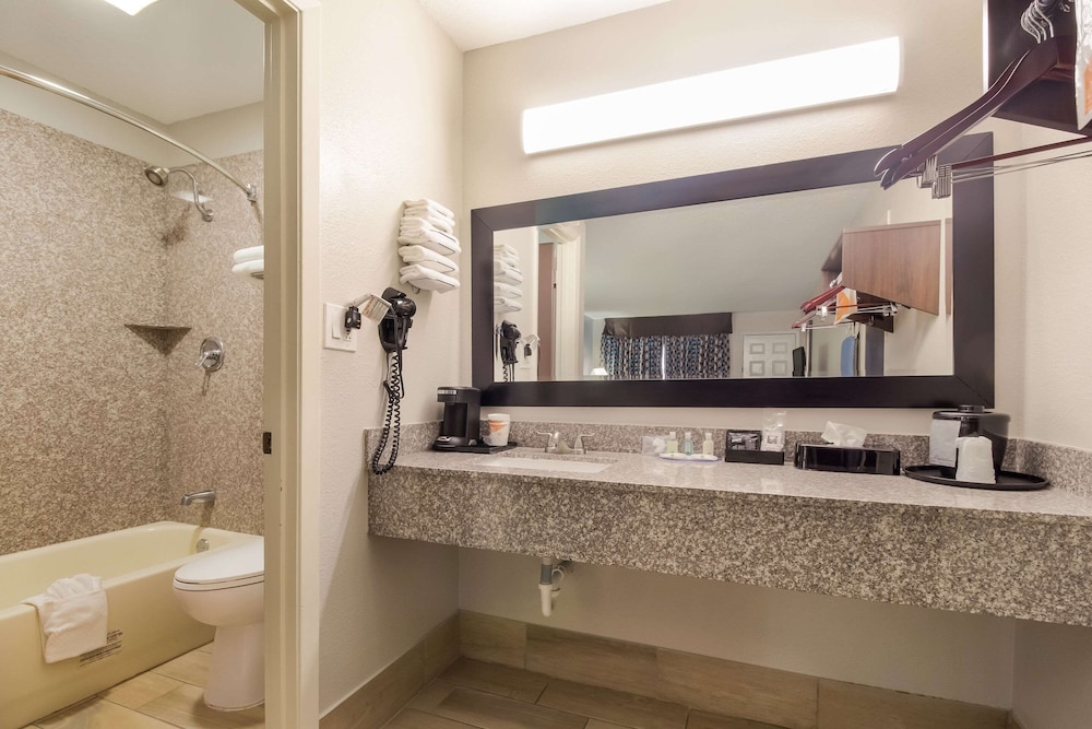 Quality Inn Madisonville TX 10/41