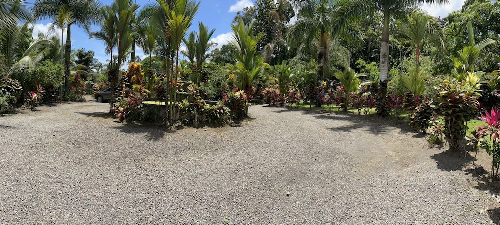 Aunty Arenal Lodge 40/50