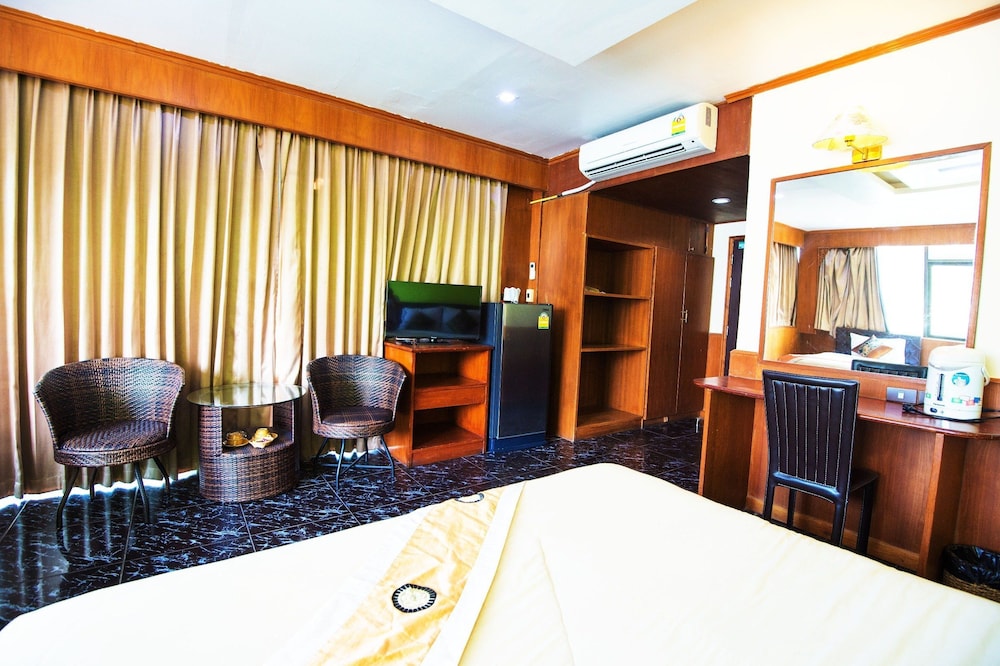 Mr.Mac's Hotel 28/50