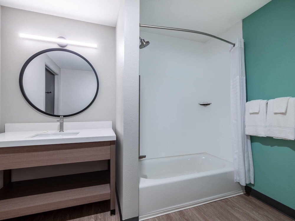 ECHO Suites Extended Stay by Wyndham Springfield Airport PLZ 48/49
