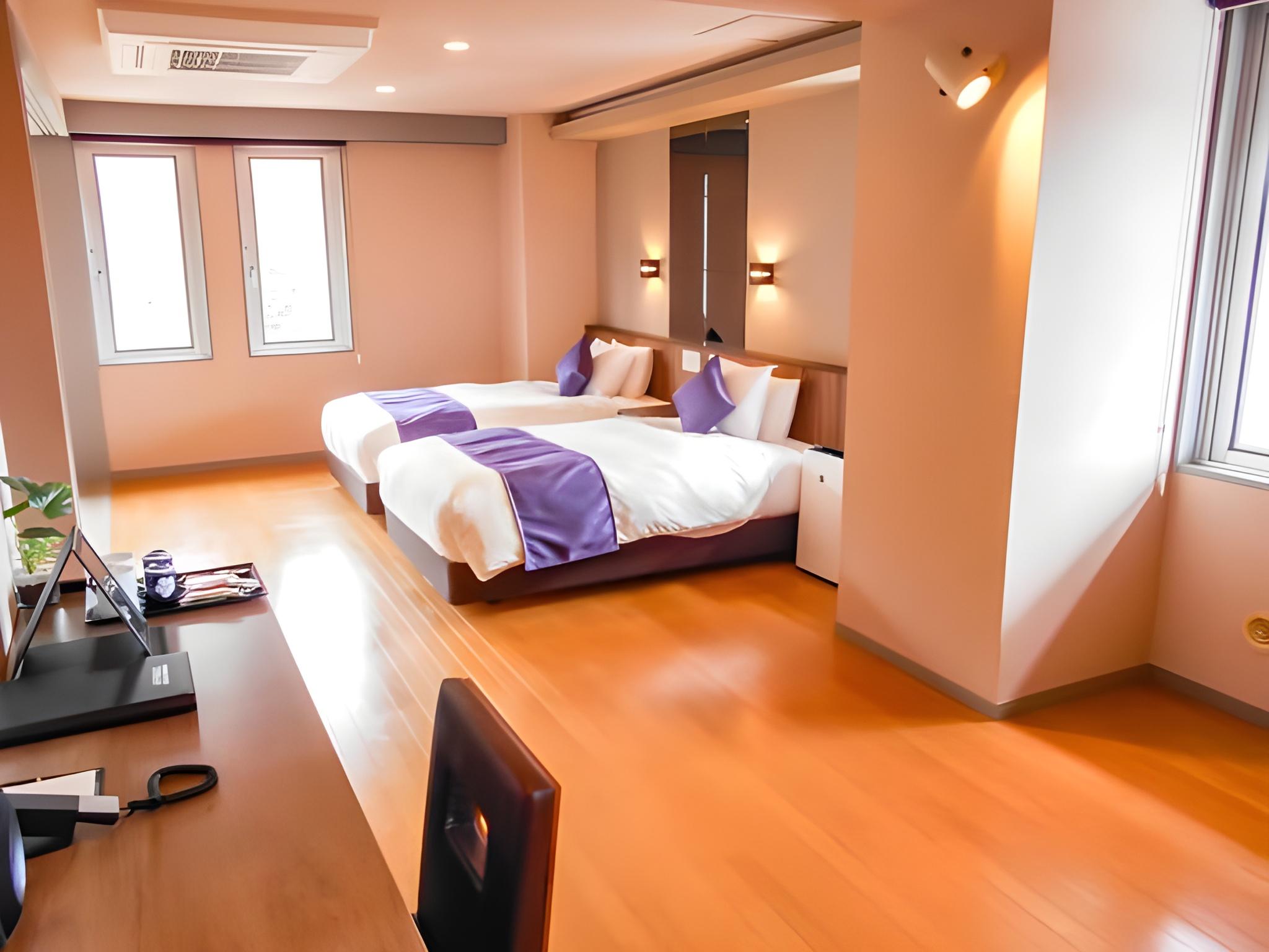 Japanese Western, Junior Suite