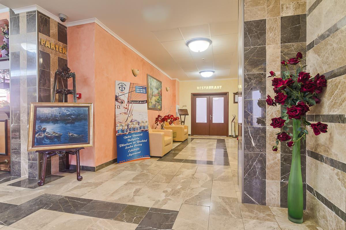 Hotel Saturn 12/45