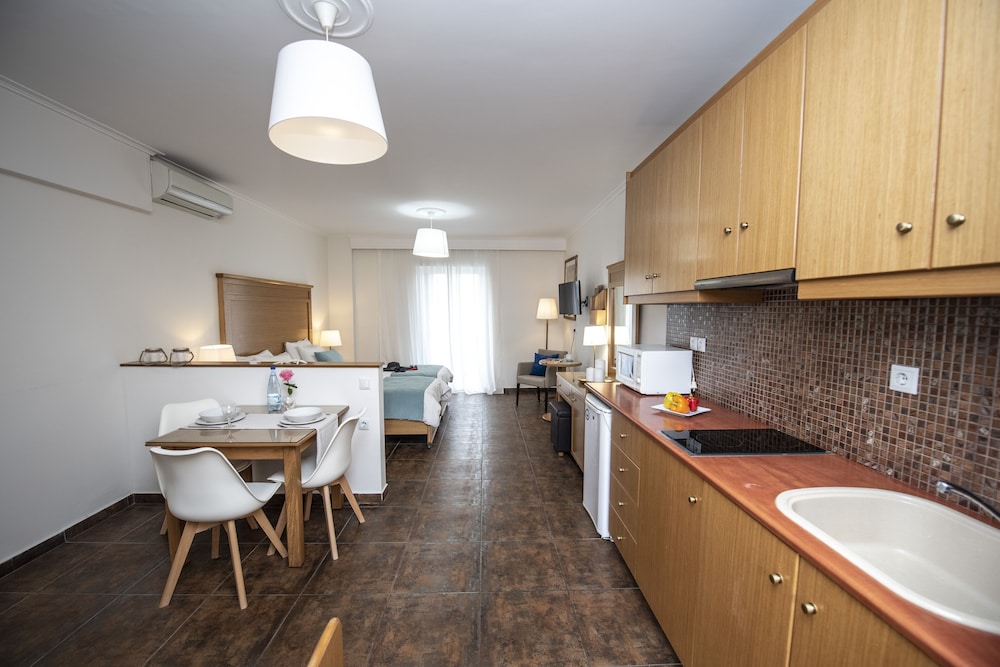 Peridis Family Resort 62/75