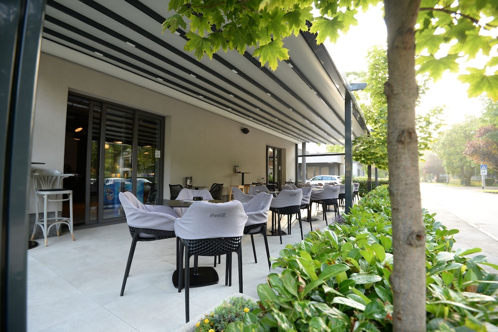 The Loop Hotel 46/63