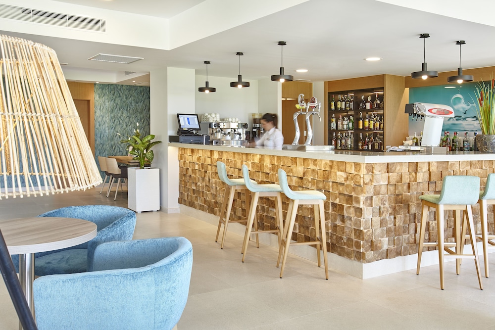 Universal Hotel Castell Royal 36/56