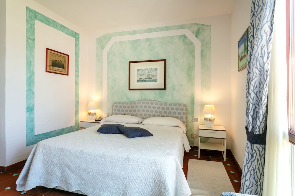 Stefania Hotel 38/87