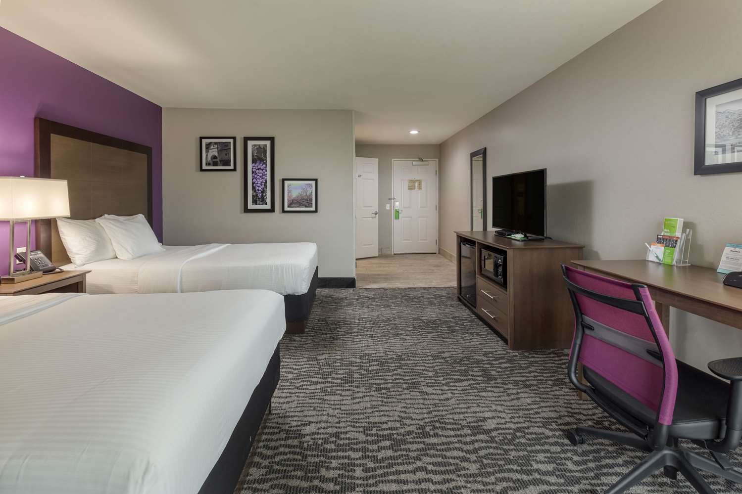 La Quinta Inn & Suites by Wyndham Visalia/Sequoia Gateway 18/60