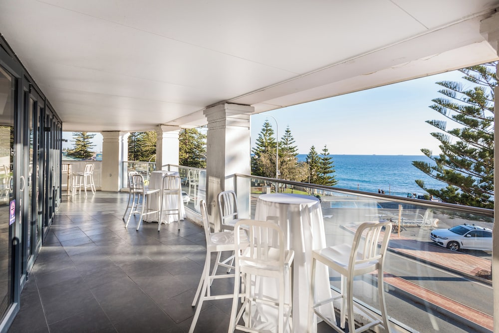 Cottesloe Beach Hotel 33/68