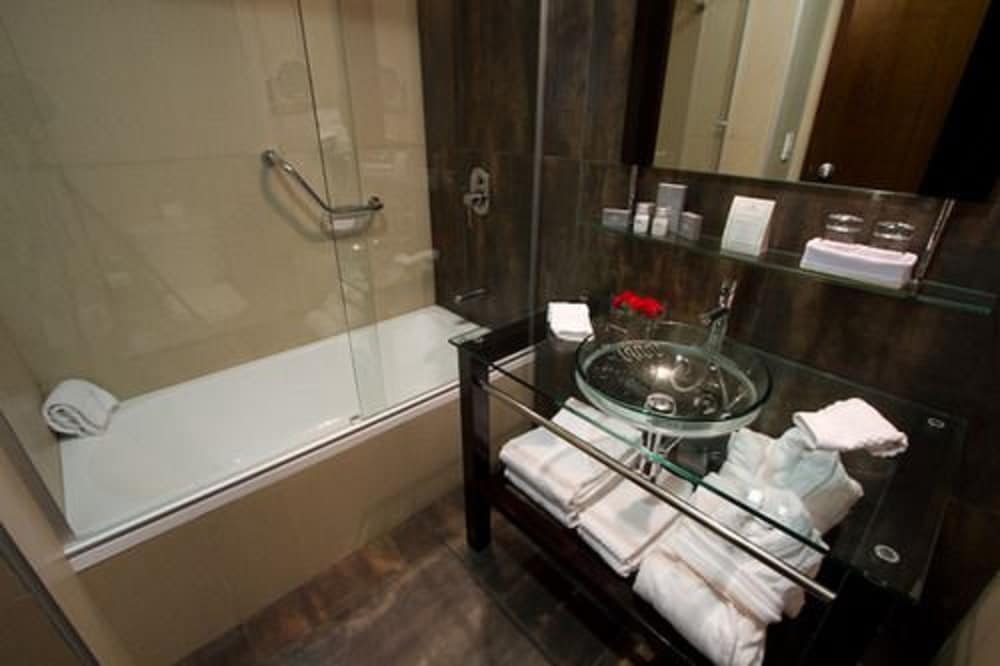 Regency Park Hotel 45/48