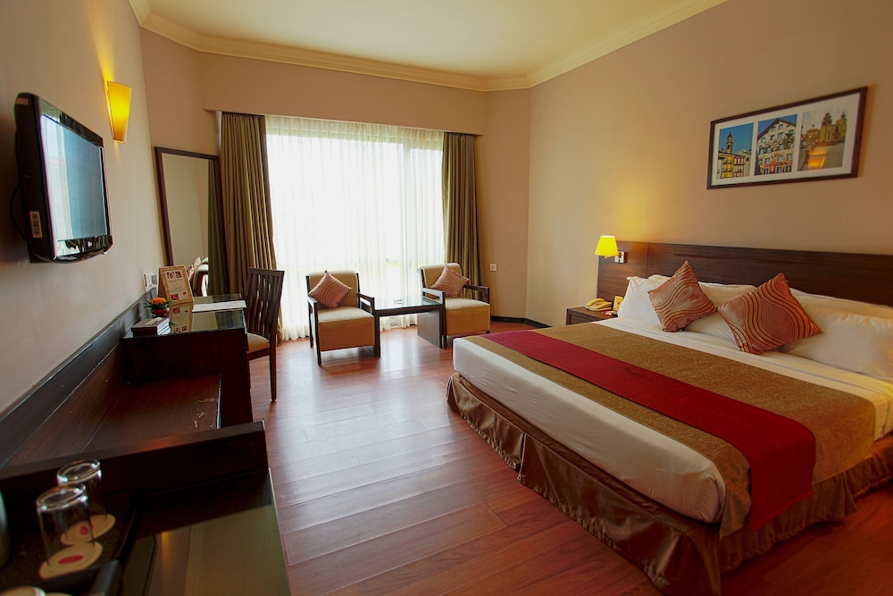Pokhara Grande 29/80