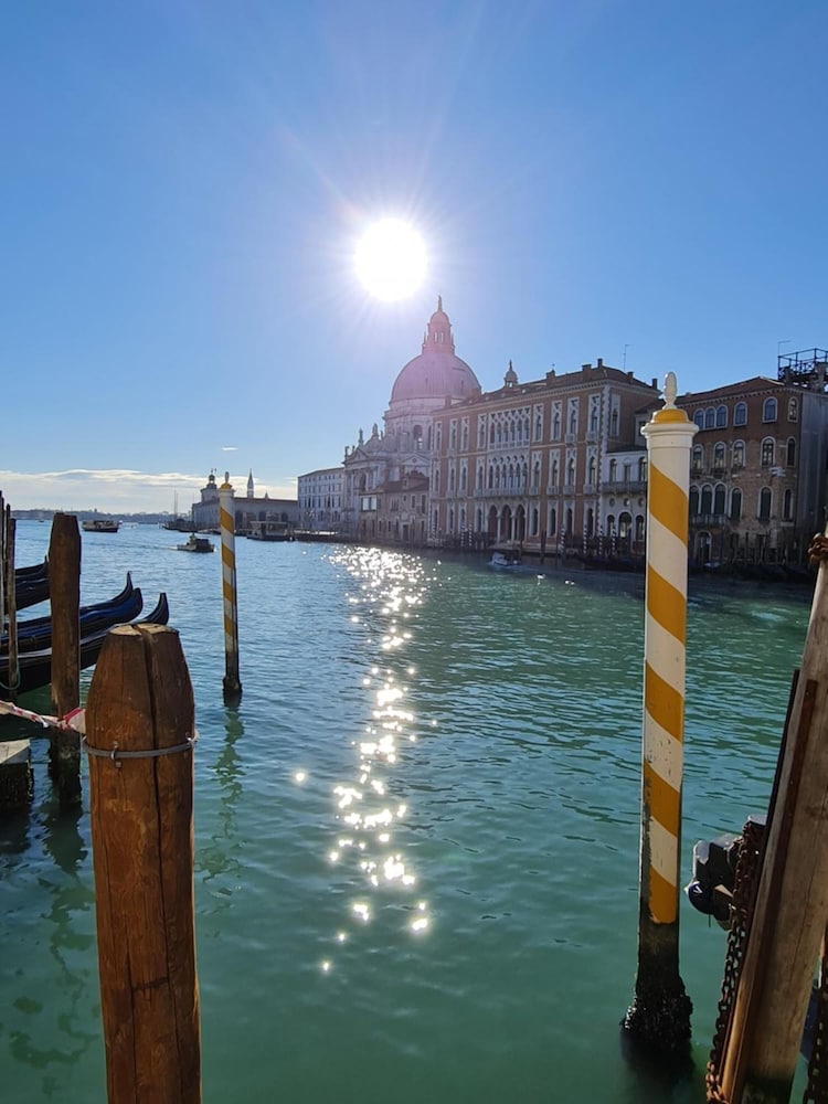 Friendly Venice Suites 40/48