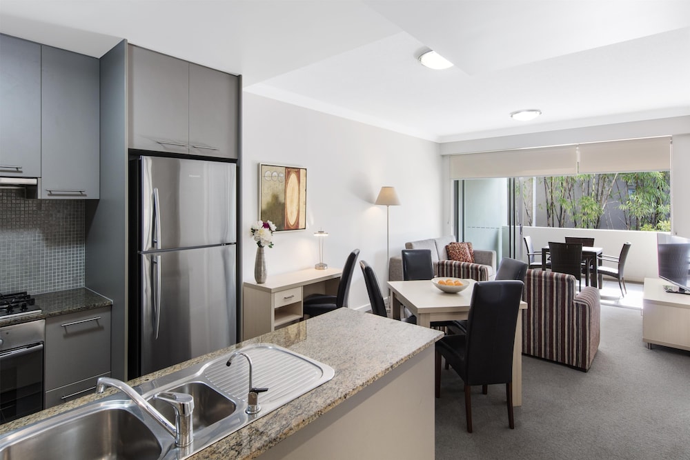 Oaks Brisbane Mews Suites 27/27