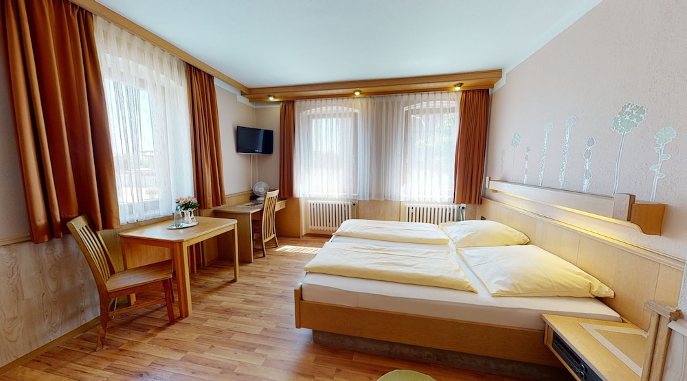 Rothenburger Hof Hotel 10/33