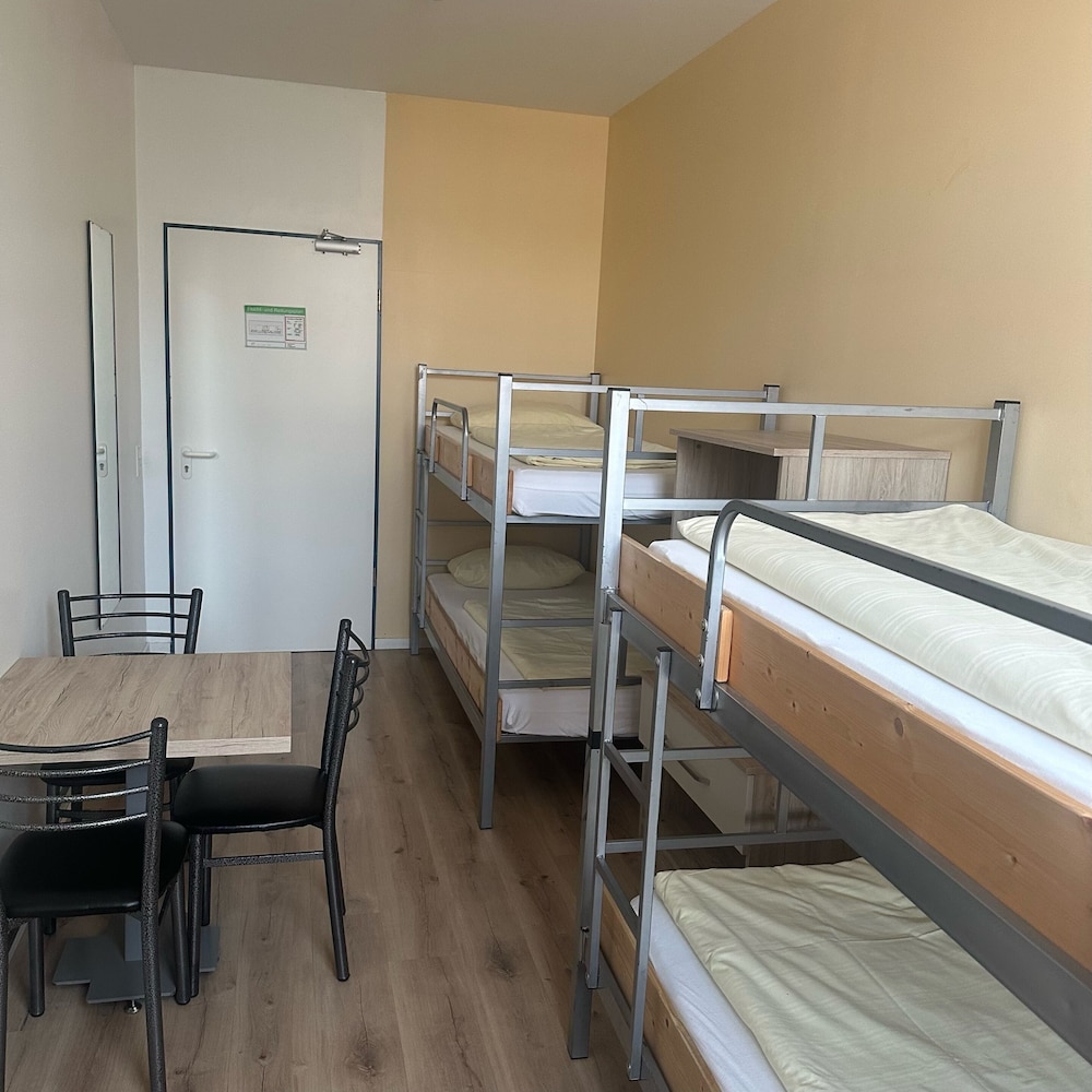 Low Budget Hostel 14/53