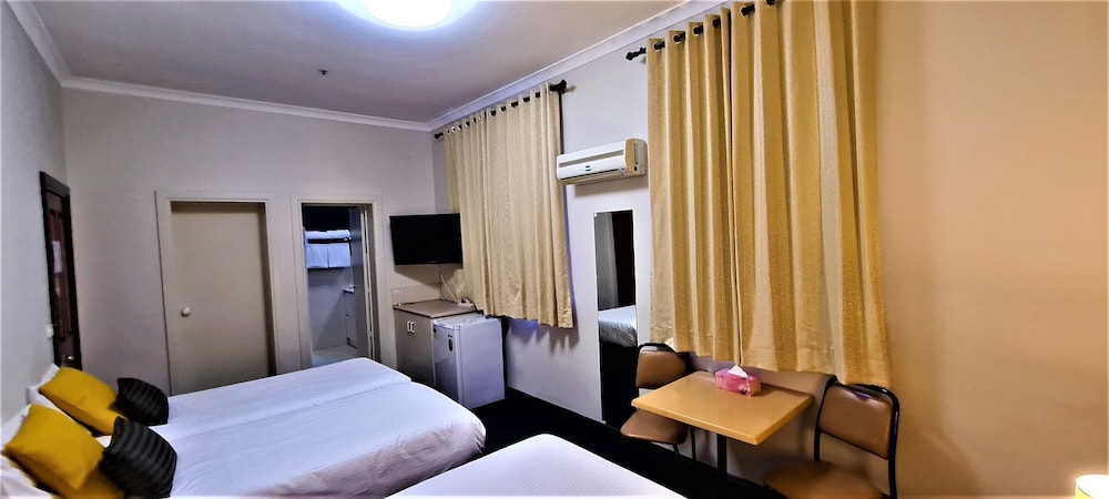 Brunswick Tower Hotel 25/60