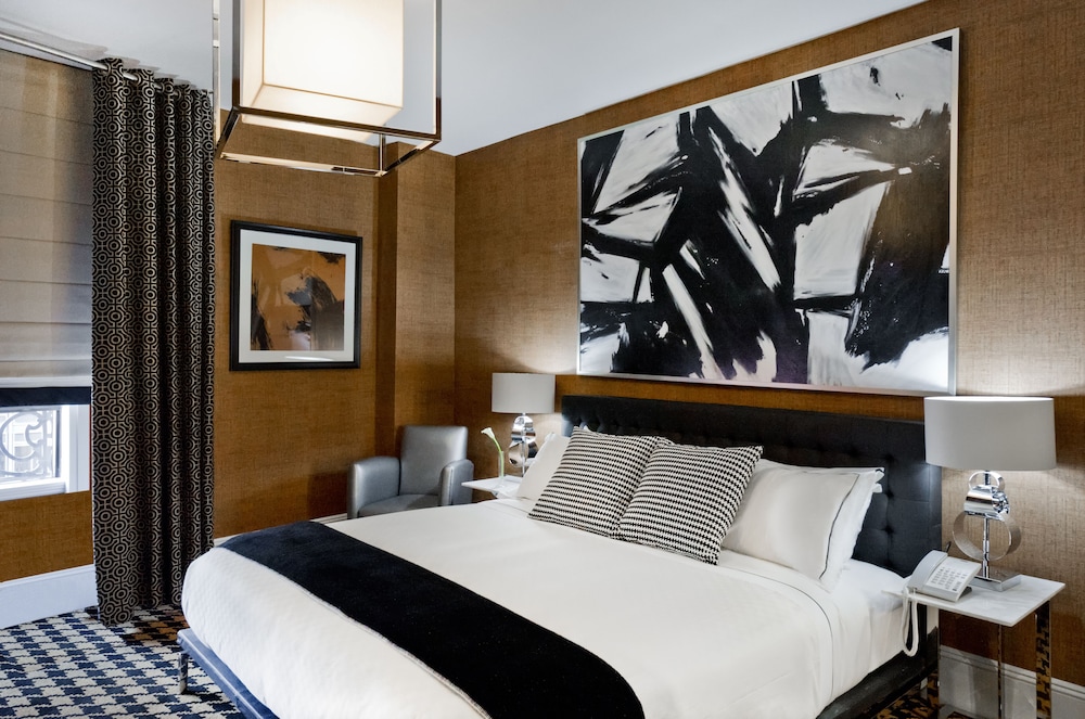 DELUXE, KING BED