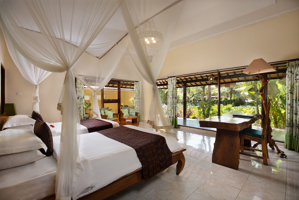 GREEN FIELD HOTEL AND BUNGALOW 10/50