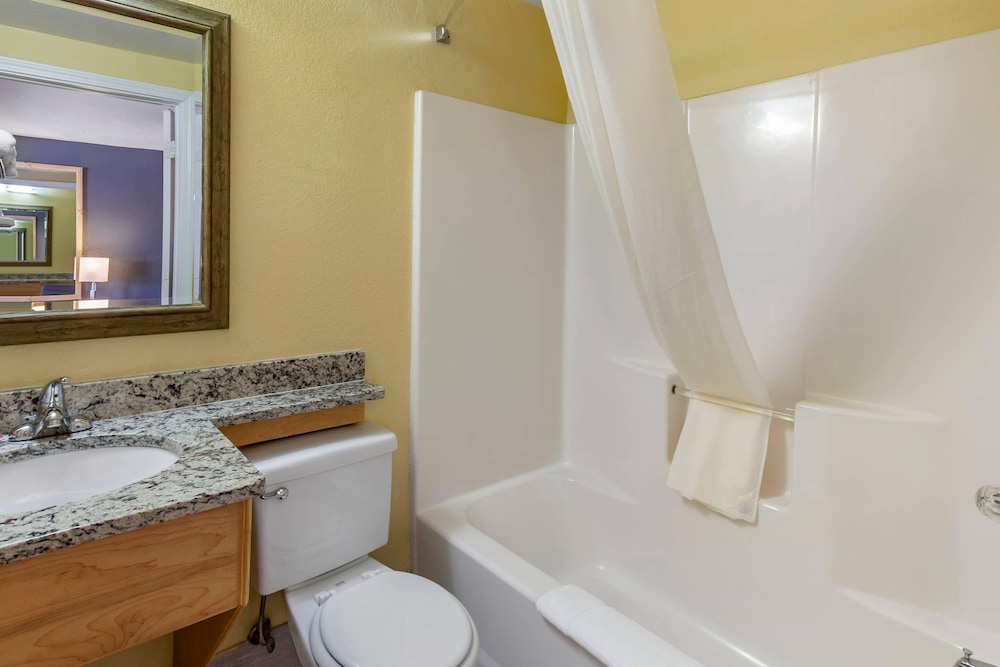 Econo Lodge Clovis 57/58